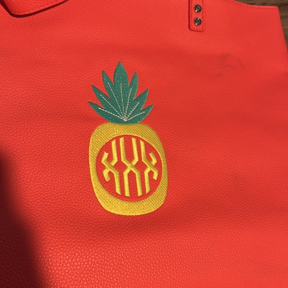 Free shipping around town tote - Picture 2 of 3